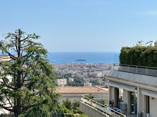 Apartment / Etagenwohnung in Le Cannet, Alpes-Maritimes