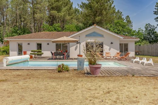Luxury home in Salles, Gironde