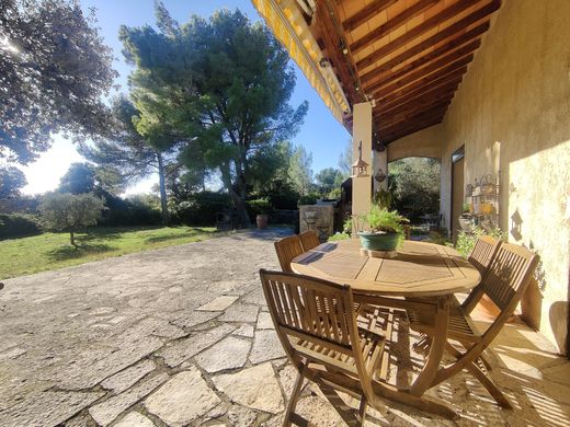 منزل ﻓﻲ Nîmes, Gard