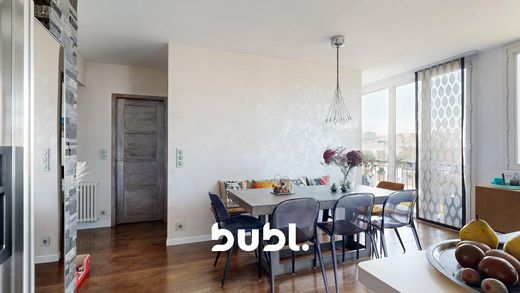 Apartment in Rueil-Malmaison, Hauts-de-Seine
