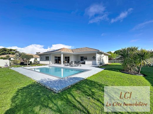 Luxury home in Biganos, Gironde