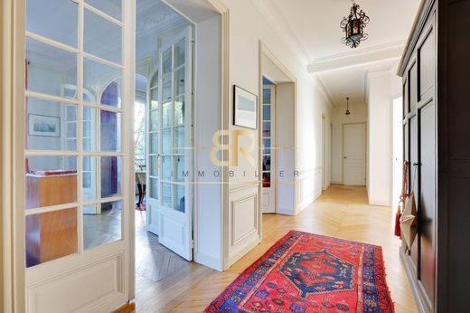 Apartment in Saint-Cloud, Hauts-de-Seine