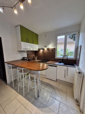 ‏בתי יוקרה ב  Bron, Rhône