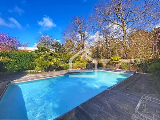 Luxury home in Mérignac, Gironde