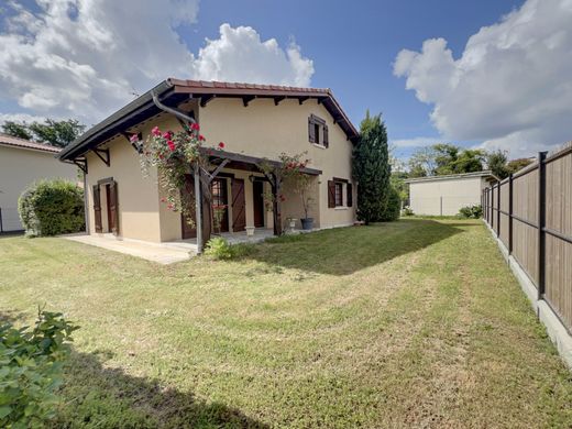 Luxus-Haus in Pessac, Gironde