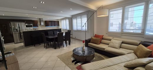 Apartment / Etagenwohnung in Cannes, Alpes-Maritimes