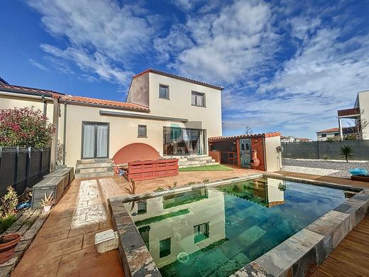 Luxury home in Villelongue-de-la-Salanque, Pyrénées-Orientales