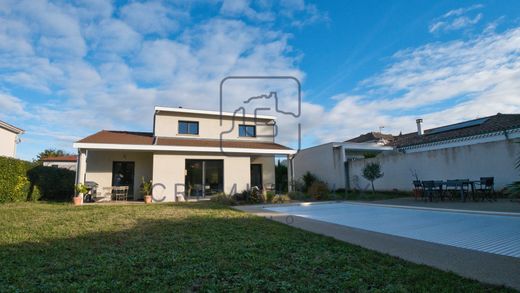 호화 저택 / Guilherand-Granges, Ardèche