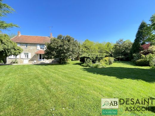 Luxury home in Villeneuve-le-Comte, Seine-et-Marne