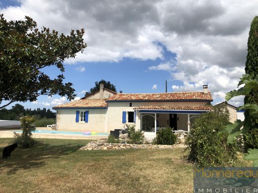 Luksusowy dom w Barbezieux-Saint-Hilaire, Charente