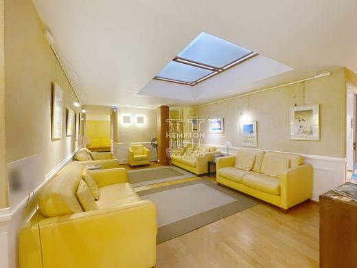 Office in La Muette, Auteuil, Porte Dauphine, Paris