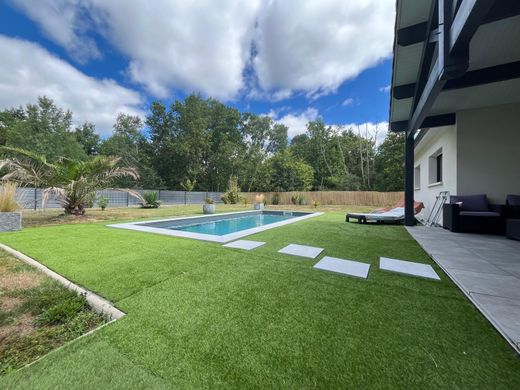 Luksusowy dom w Saint-Jean-d'Illac, Gironde