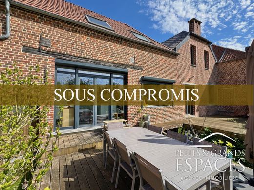 Luxus-Haus in Sebourg, Nord