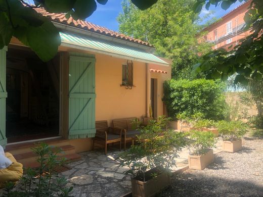 Apartment / Etagenwohnung in Saint-Tropez, Var