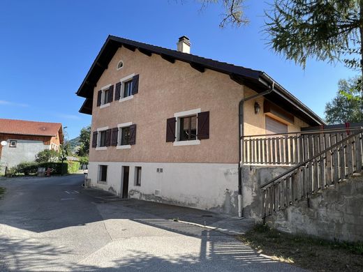 منزل ﻓﻲ Peillonnex, Haute-Savoie