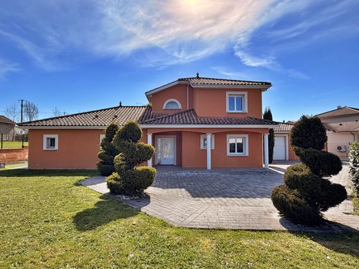 Luxus-Haus in Montceau, Isère