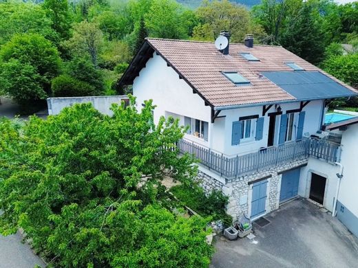 Luxus-Haus in Péron, Ain