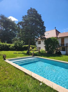 Luxus-Haus in Les Avenières, Isère