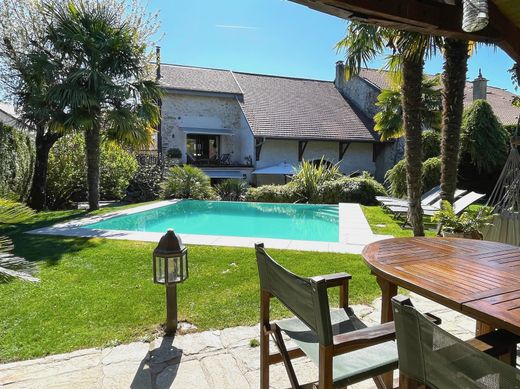 Casa di lusso a Divonne-les-Bains, Ain