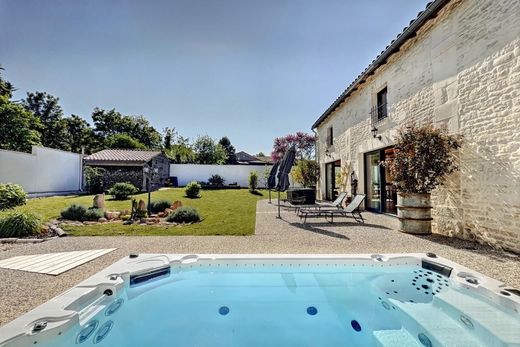 Luxury home in Benet, Vendée