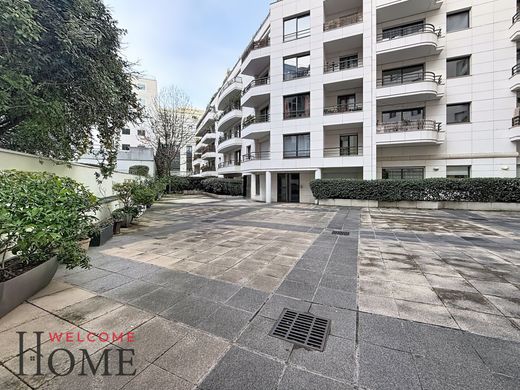 Apartment / Etagenwohnung in Levallois-Perret, Hauts-de-Seine