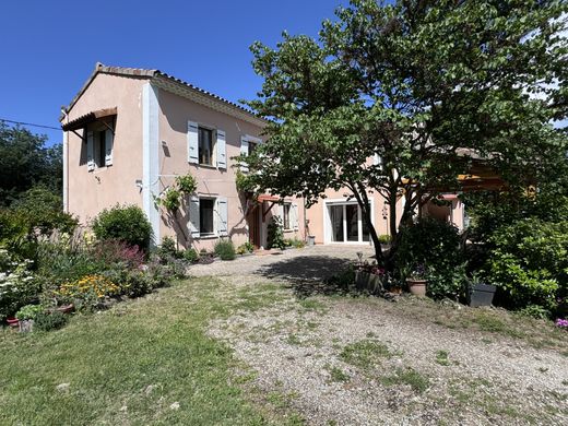 Luxus-Haus in La Bégude-de-Mazenc, Drôme