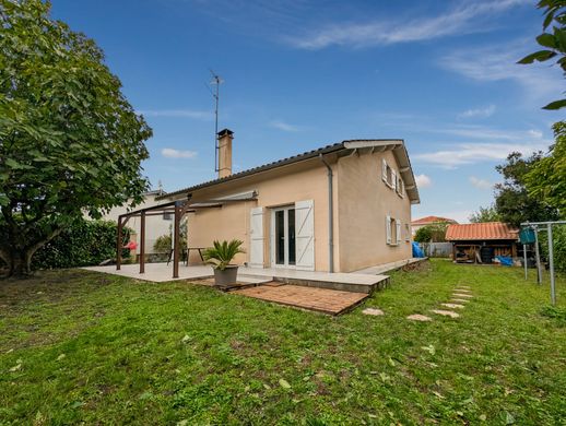 Luxury home in Bruges, Gironde