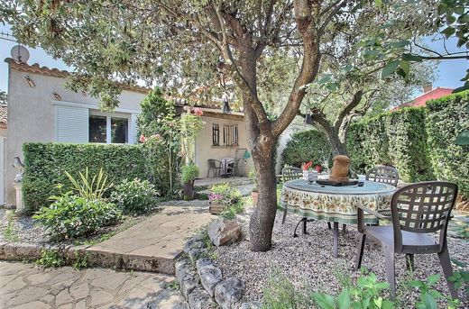 Luxe woning in Saint-Martin-de-Londres, Hérault