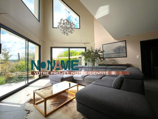 Luxury home in Andé, Eure