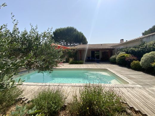 Luxury home in Uzès, Gard