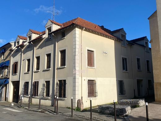 Luxury home in Stains, Seine-Saint-Denis