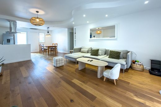 Apartment in La Londe-les-Maures, Var