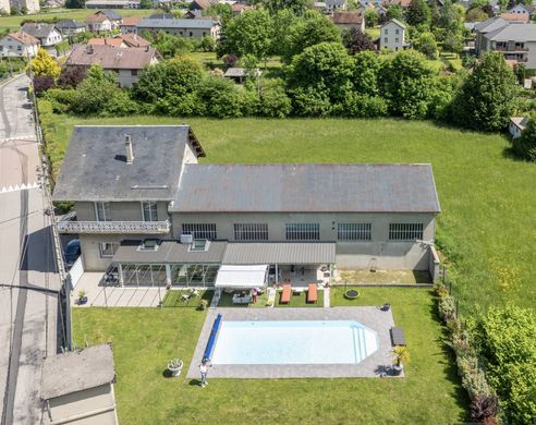 Casa di lusso a Saint-Laurent-du-Pont, Isère