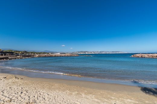 Apartment / Etagenwohnung in Mandelieu-la-Napoule, Alpes-Maritimes