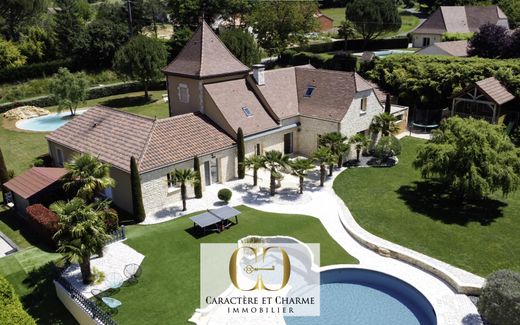 Luxury home in Gourdon, Lot