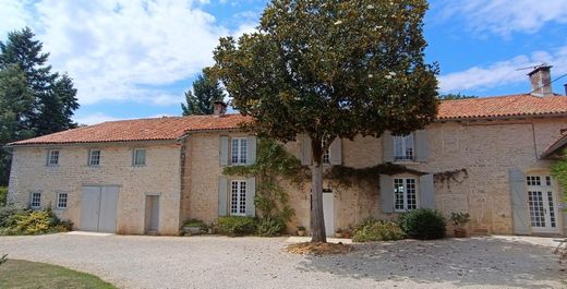 Luxury home in Lizant, Vienne