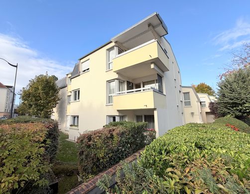 Apartment in Rueil-Malmaison, Hauts-de-Seine