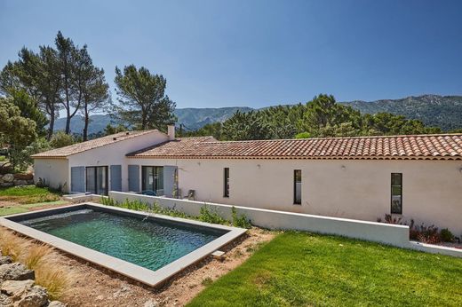 Luxury home in Vauvenargues, Bouches-du-Rhône
