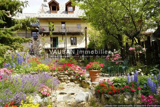 Luxury home in Puy-Saint-Pierre, Hautes-Alpes