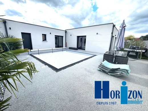 Saint-Just-Saint-Rambert, Loireの高級住宅