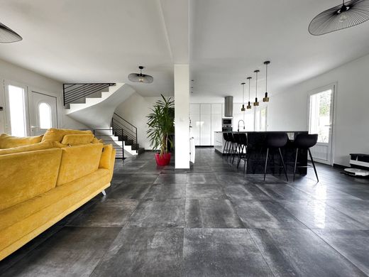 Πολυτελή κατοικία σε Plailly, Oise