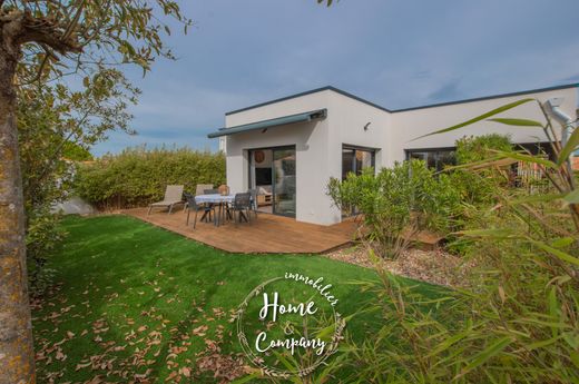 Luxury home in Vaux-sur-Mer, Charente-Maritime