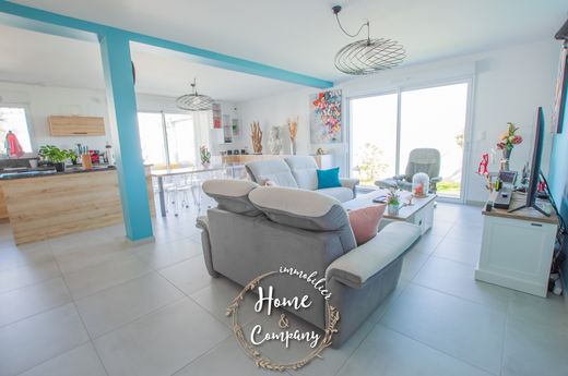 Saint-Sulpice-de-Royan, Charente-Maritimeの高級住宅