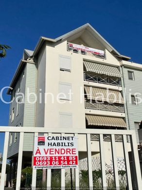 Apartment / Etagenwohnung in Saint-Pierre, Réunion