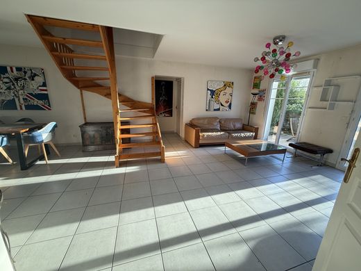 豪宅  Bruges, Gironde