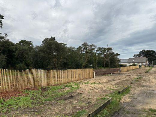 Grond in Sables-d'Or-les-Pins, Côtes-d'Armor