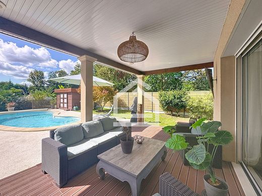 Luxury home in Le Haillan, Gironde