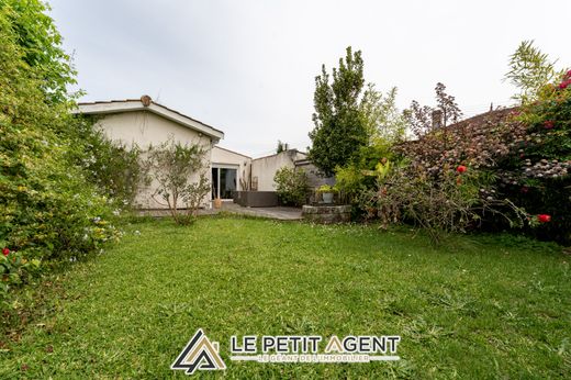 Luxury home in Le Bouscat, Gironde