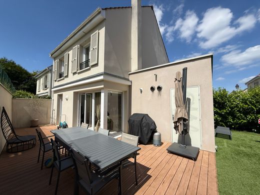 Casa di lusso a Orgeval, Yvelines