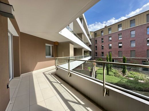 Apartment / Etagenwohnung in Reims, Marne